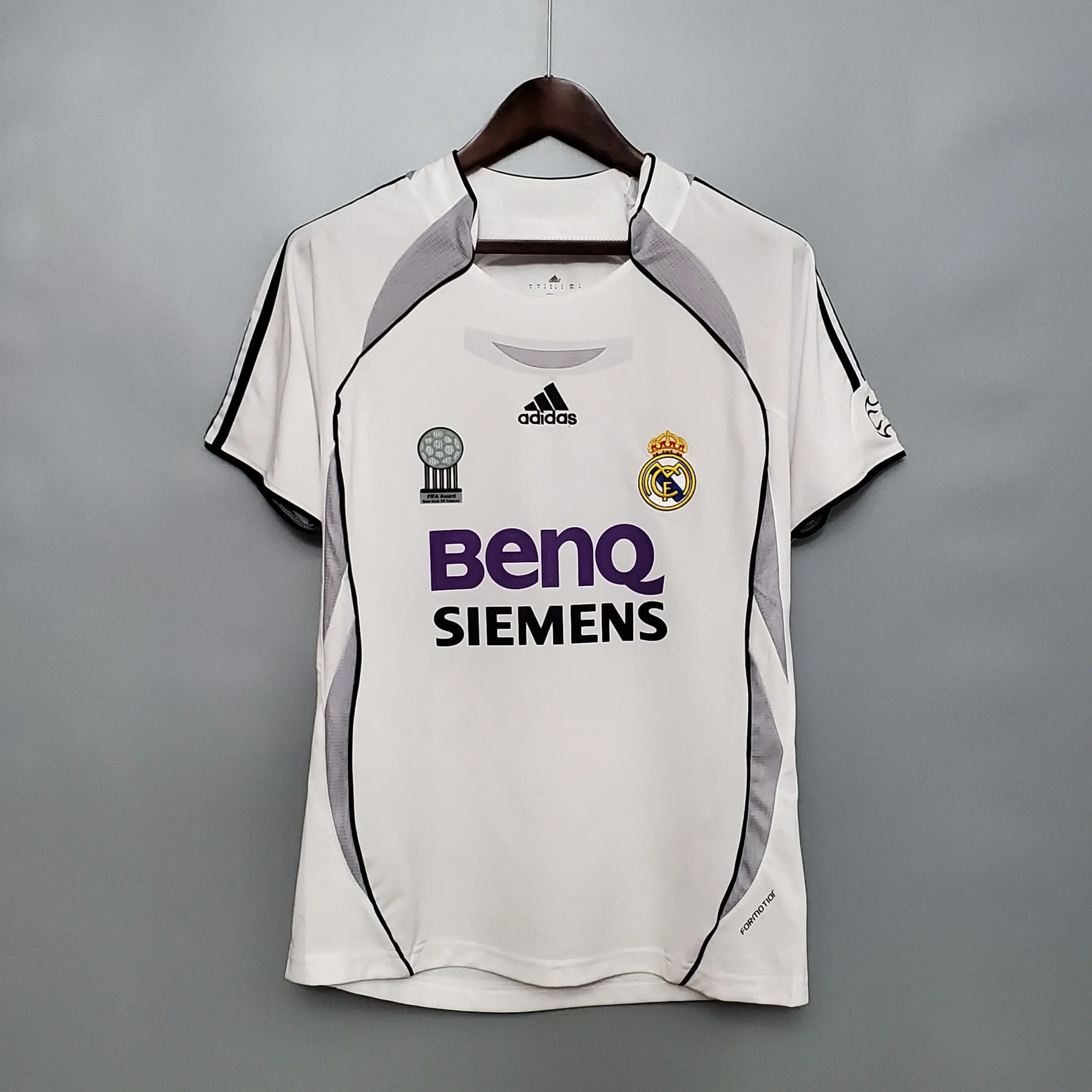 8cfe49a090 2006/07 Real Madrid Retro Jersey Home - Image 1